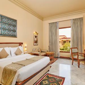  Royal Courtyard King Bed or Twin Bed