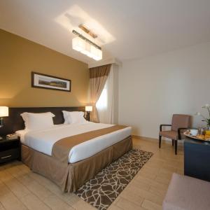 Deluxe One-Bedroom Apartment