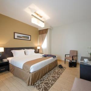 Deluxe Three-Bedroom Apartment