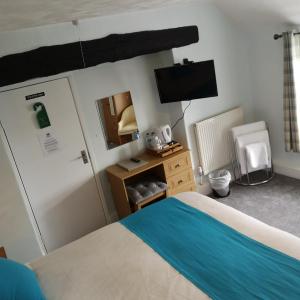 Double or Twin Room with Bathroom