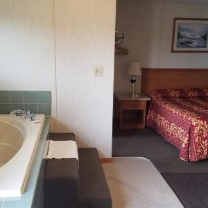 Two Queen Room with Jacuzzi