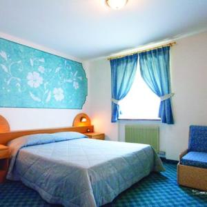 Double or Twin Room with Mountain View