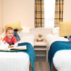Interconnecting Family Room (2 Adults + 2 Children)