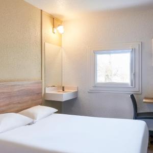 Standard Double Room with Shared Bathroom