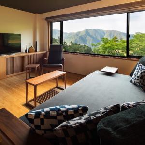 Superior Hollywood Twin Room with Free flow included