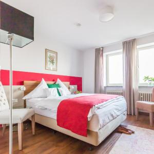 Standard Queen Room