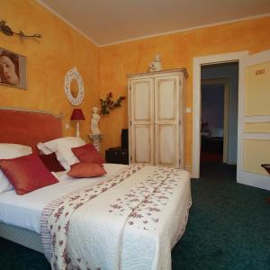 Single room with Breakfast and Dinner