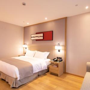 Queen Room - Mobility Access/Smoking