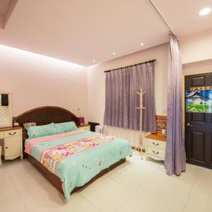 Standard Double Room with Shared Bathroom