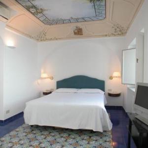 Suite with Balcony and Sea View