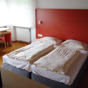 Family Room (2 Adults + 4 Children) - Guest House