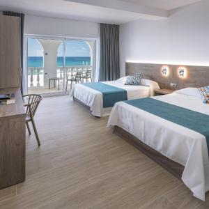 Quadruple Room with Sea View (4 Adults)