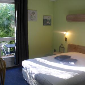 Double Room with bath and air conditioner - Swimming Pool View