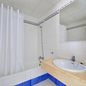 Two-Bedroom Apartment Solo Alojamiento