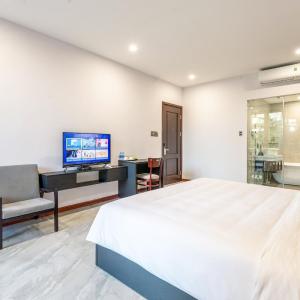Deluxe Double Room with Balcony
