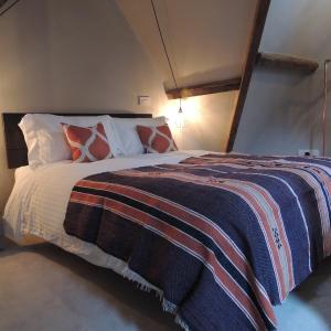 King Studio with Sofa Bed