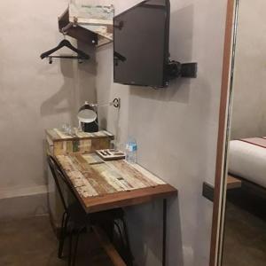 Standard Queen Room - no window