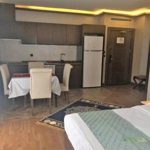 Double Room with Kitchen and Lake View
