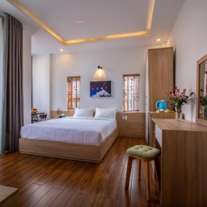 King Room with Balcony