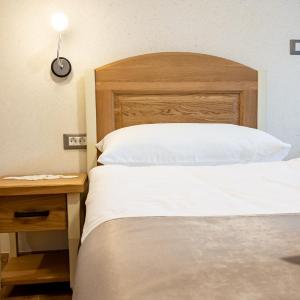 Deluxe Double or Twin Room with Mountain View