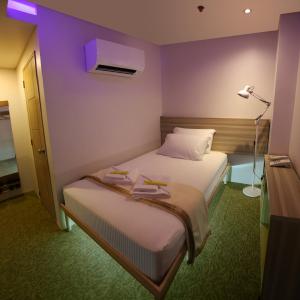 Deluxe Room ( 1 Queen-sized bed )