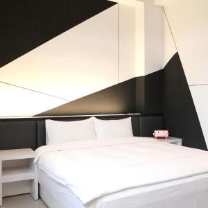 Standard Double Room with City View