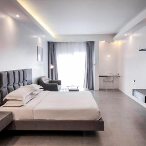 Mistral Pool Suite