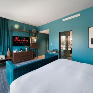 Suite with Garden View