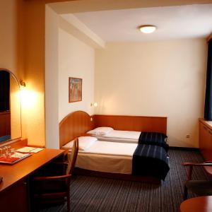Economy Triple Room