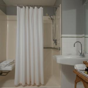 Queen Room - Disability Access