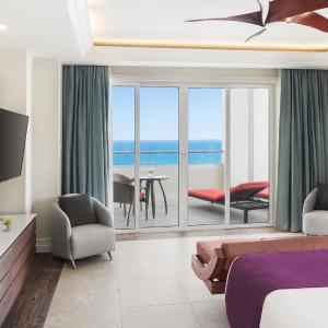 1 Bedroom Grande Luxe Ocean Front Suite