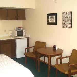 Single Room - No Air Conditioning
