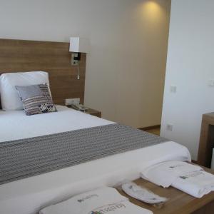 Deluxe Double Room with Partial Sea View