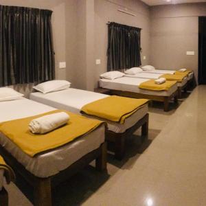 6-Bed Mixed Dormitory Room