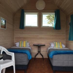 Twin Boatshed Cabin 2 with External Bathroom