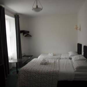 Family Room (2 Adults + 1 Child)