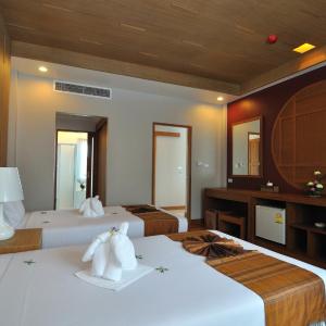 Deluxe Double or Twin Room with Pool Access