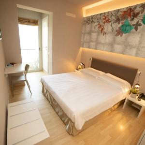Double or Twin Room with Lake View