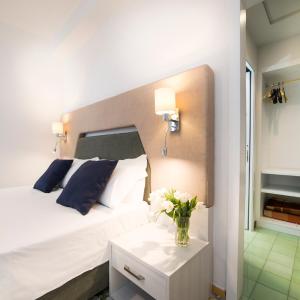 Deluxe Double or Twin Room with Partial Sea View
