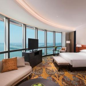 Grand Club Deluxe King Room with River View