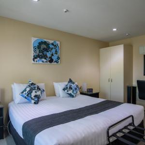 Studio with Spa Bath