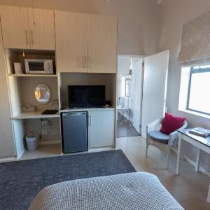 Standard Twin Room with Mountain View