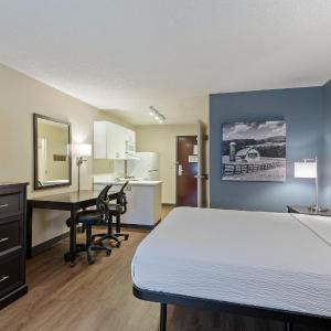 Queen studio with 1 Queen Bed - Disability Access/Non-Smoking