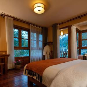 Deluxe King Room with Balcony
