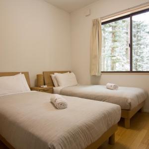 Three-Bedroom Chalet (Alps Retreat)