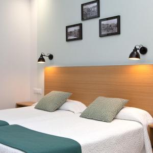 Triple Room with Puerta del Sol Views 
