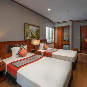 Deluxe Double or Twin Room with City View