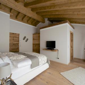Roof Suite