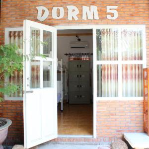 8-Bed Mixed Dormitory Room