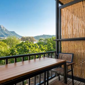 Apartment with Mountain View